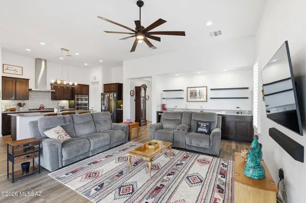 2475 E Rolling Meadow LN, Green Valley, AZ 85614