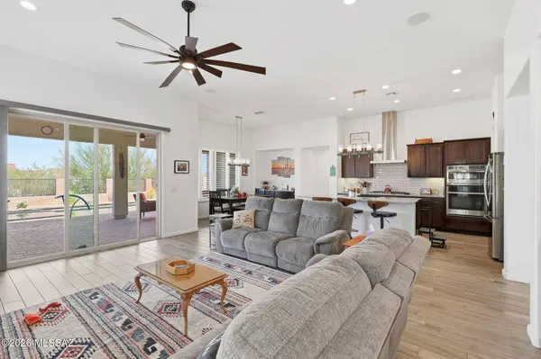 2475 E Rolling Meadow LN, Green Valley, AZ 85614