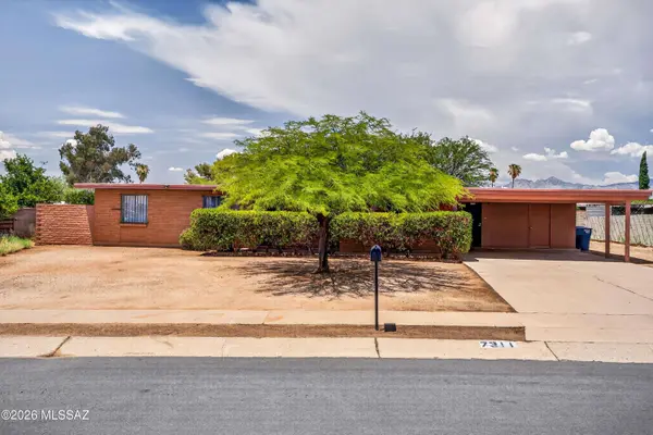 7311 E Victoria Dr