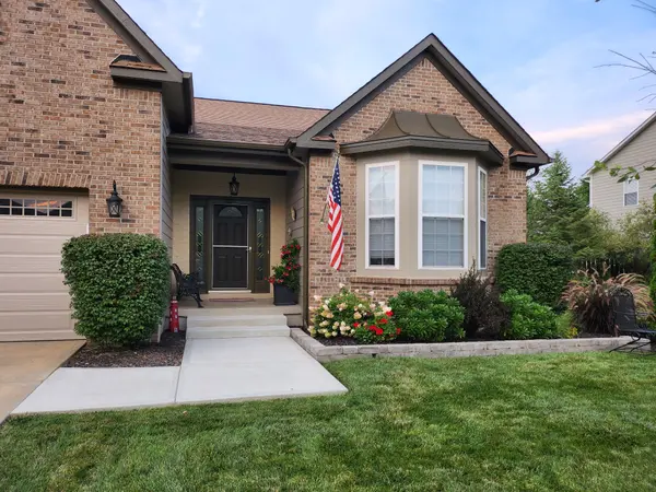 9337 Woodslake Dr, Indianapolis, IN 46278-5072