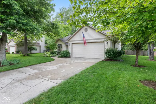 1482 Waterford DR, Zionsville, IN 46077