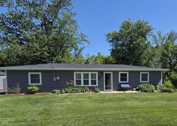 8602 Apple Blossom LN, Indianapolis, IN 46113