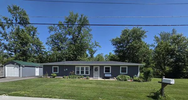 8602 Apple Blossom LN, Indianapolis, IN 46113