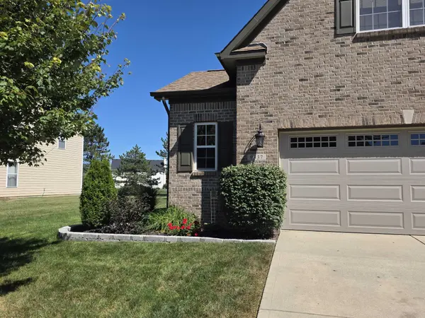 9337 Woodslake Dr, Indianapolis, IN 46278-5072