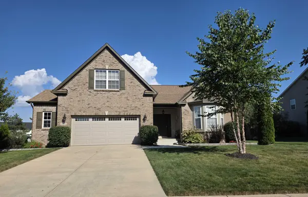 9337 Woodslake Dr, Indianapolis, IN 46278-5072