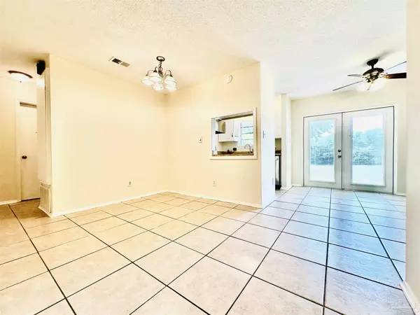 4227 Elmcrest Dr, Pensacola, FL 32504