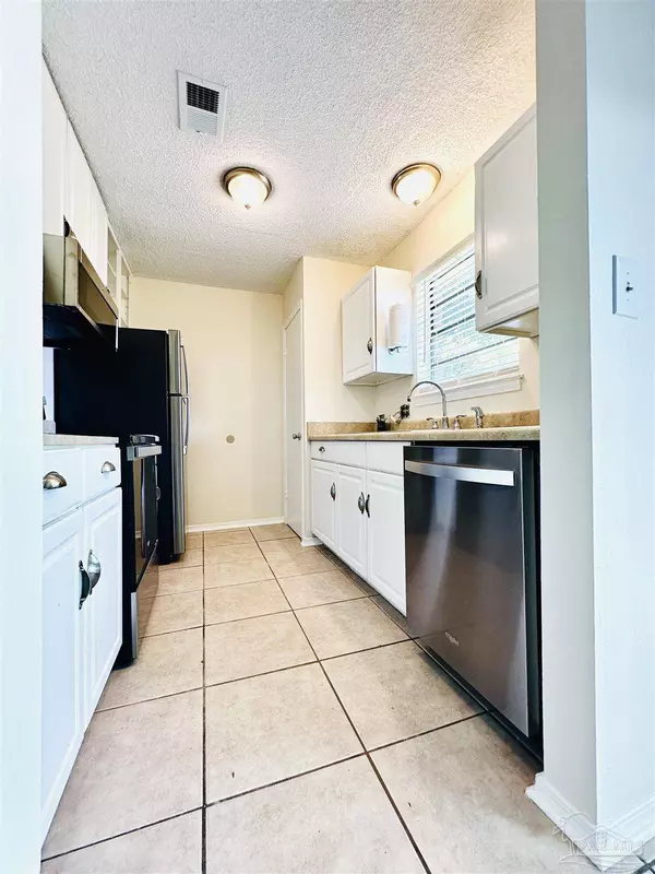 4227 Elmcrest Dr, Pensacola, FL 32504