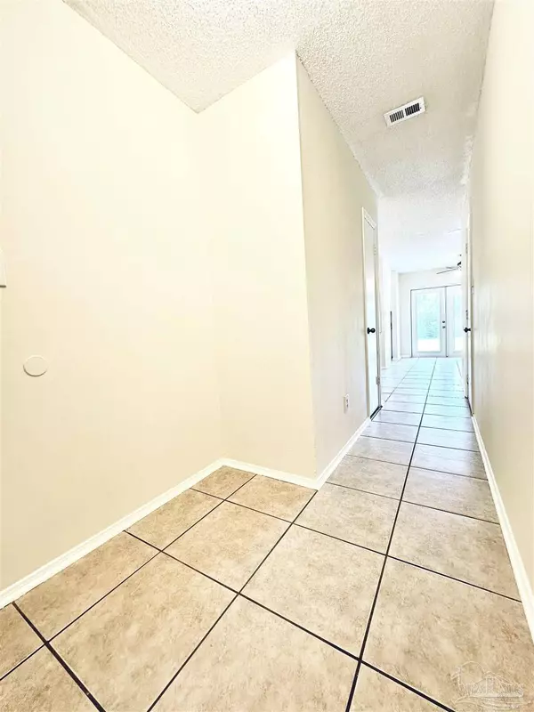 4227 Elmcrest Dr, Pensacola, FL 32504