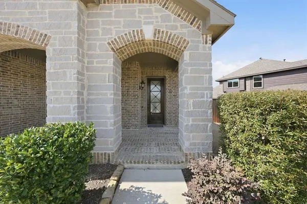 3209 E Rosewood Drive, Glenn Heights, TX 75154