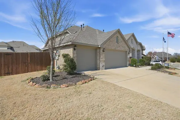 3209 E Rosewood Drive, Glenn Heights, TX 75154