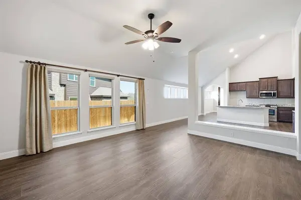 3209 E Rosewood Drive, Glenn Heights, TX 75154