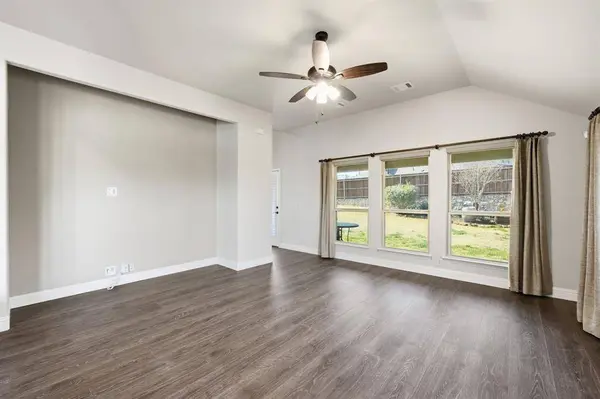 3209 E Rosewood Drive, Glenn Heights, TX 75154