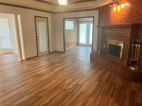 7640 Grassland Drive, Fort Worth, TX 76133