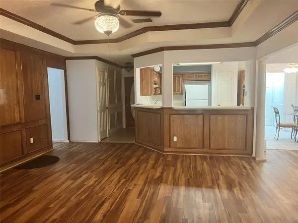 7640 Grassland Drive, Fort Worth, TX 76133