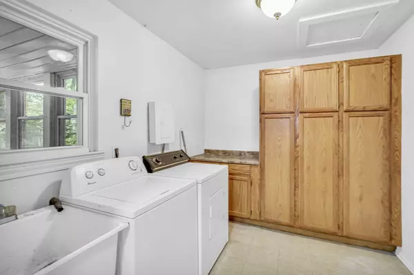 2480 Walce Drive, West Bloomfield, MI 48324