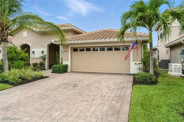 8230 Venetian Pointe DR, Fort Myers, FL 33908