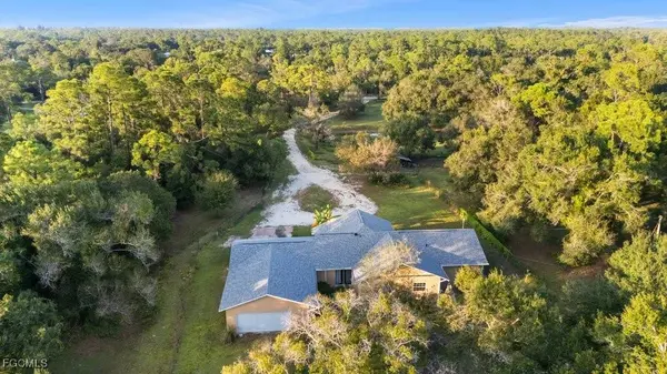 9100 Henderson Grade, North Fort Myers, FL 33917