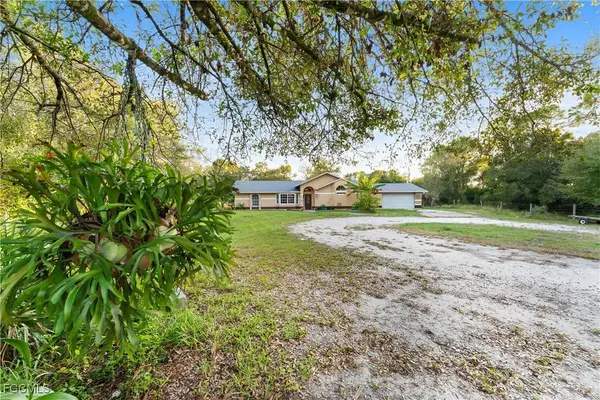 9100 Henderson Grade, North Fort Myers, FL 33917