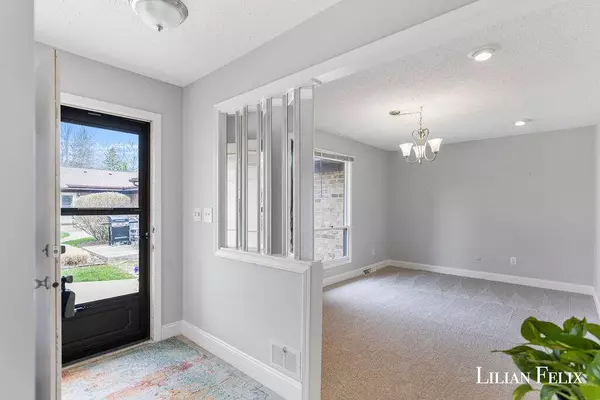 2580 Knightsbridge SE Road, Grand Rapids, MI 49546