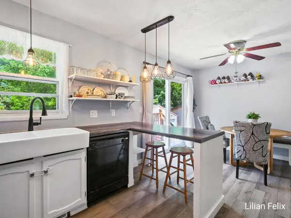 195 Cahill Drive, Rockford, MI 49341