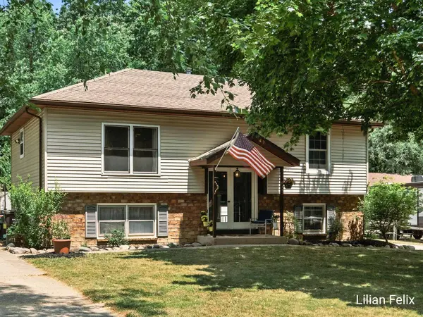 195 Cahill Drive, Rockford, MI 49341