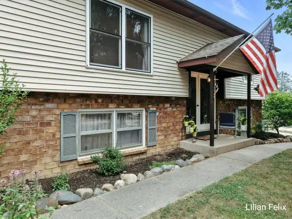 195 Cahill Drive, Rockford, MI 49341