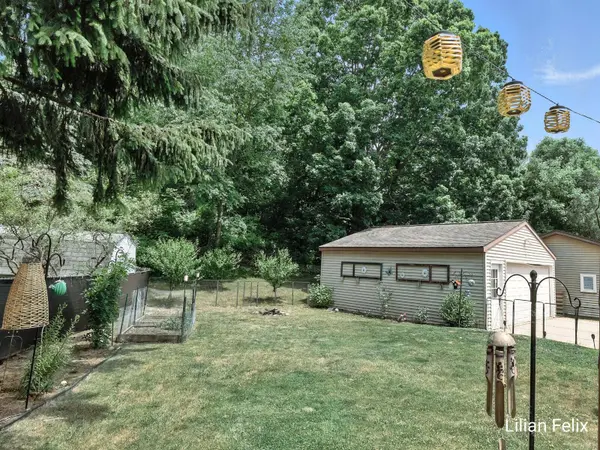 195 Cahill Drive, Rockford, MI 49341