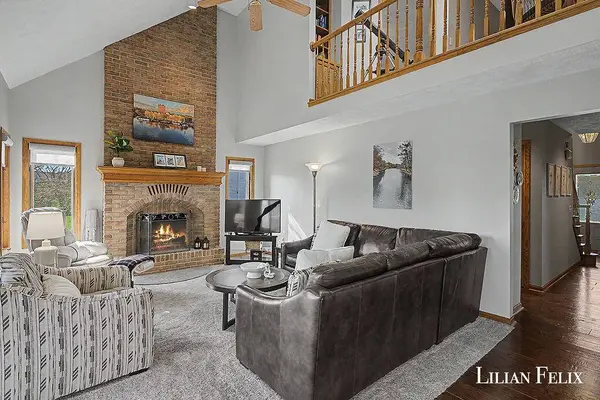 7924 Park Ridge SW Drive, Jenison, MI 49428