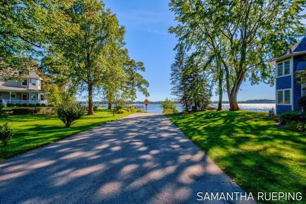 1571 Waukazoo Drive, Holland, MI 49424