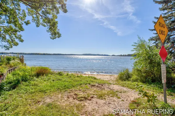 1571 Waukazoo Drive, Holland, MI 49424