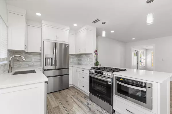 702 S 12th ST, Lantana, FL 33462