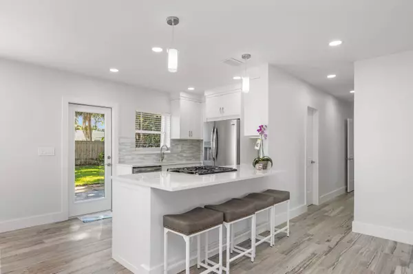 702 S 12th ST, Lantana, FL 33462