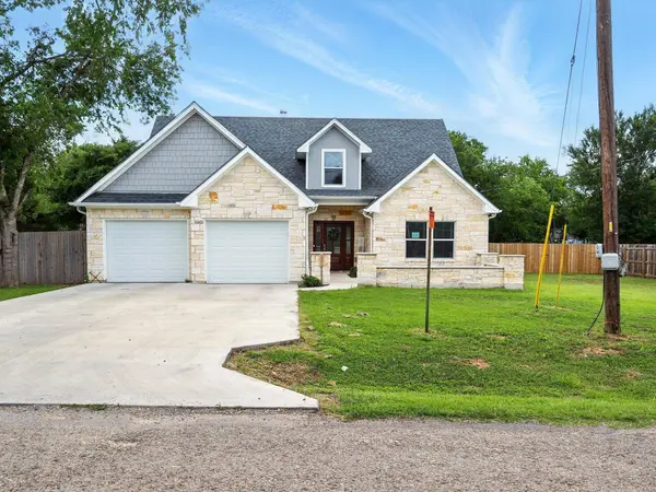 121 Kaeleku LN, Bastrop, TX 78602