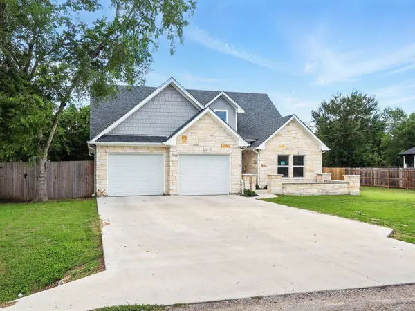 121 Kaeleku LN, Bastrop, TX 78602