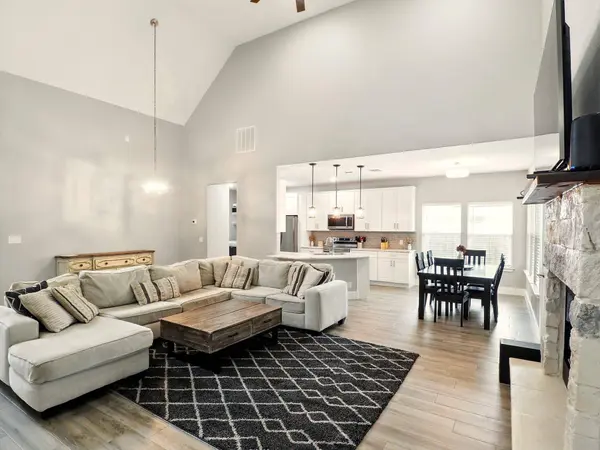 121 Kaeleku LN, Bastrop, TX 78602