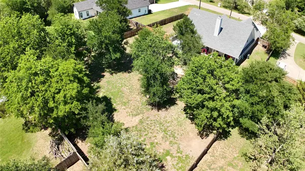 121 Kaeleku LN, Bastrop, TX 78602