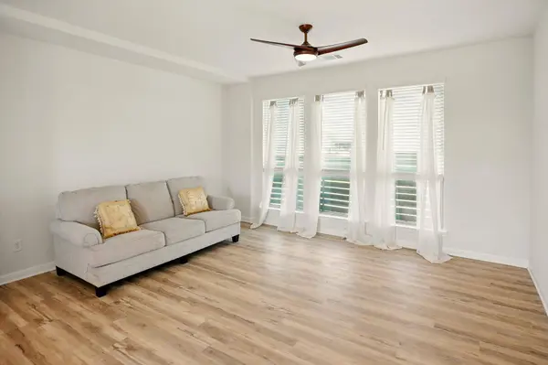 210 Weaver LN, Bastrop, TX 78602