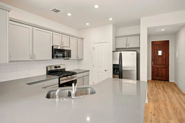 210 Weaver LN, Bastrop, TX 78602