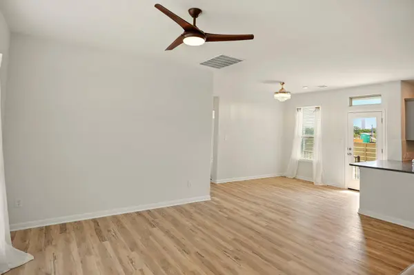 210 Weaver LN, Bastrop, TX 78602