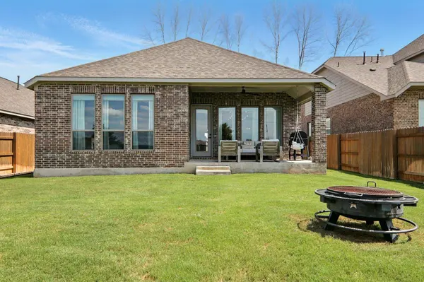 112 Rosemary CT, Bastrop, TX 78602