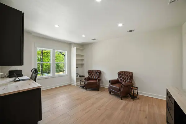 280 Bali Hai LN, Bastrop, TX 78602