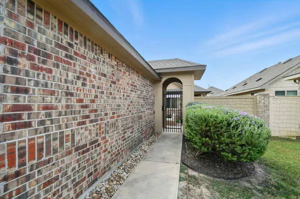 112 Trailstone DR, Bastrop, TX 78602