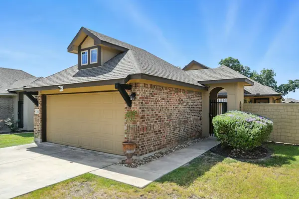 112 Trailstone DR, Bastrop, TX 78602