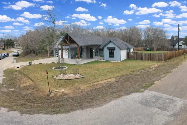 105 Laumaia LN, Bastrop, TX 78602
