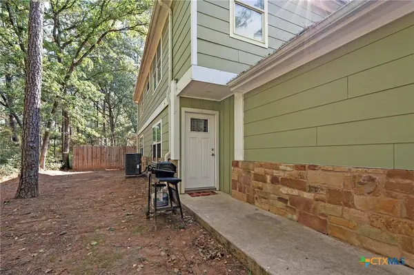 119 N Kanaio DR #B, Bastrop, TX 78602