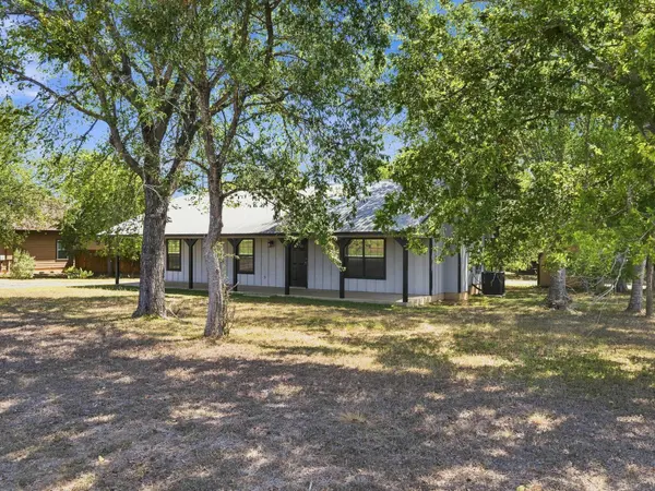 1303 Lovers LN, Bastrop, TX 78602