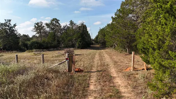 000 Charles Burnes LN, Rosanky, TX 78953