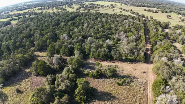 000 Charles Burnes LN, Rosanky, TX 78953