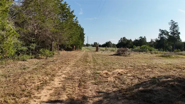 000 Charles Burnes LN, Rosanky, TX 78953