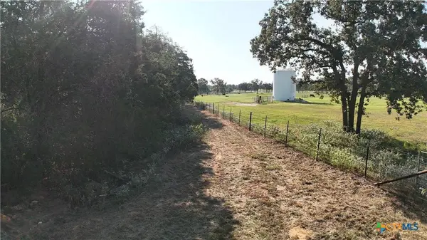 000 Charles Burnes LN, Rosanky, TX 78602